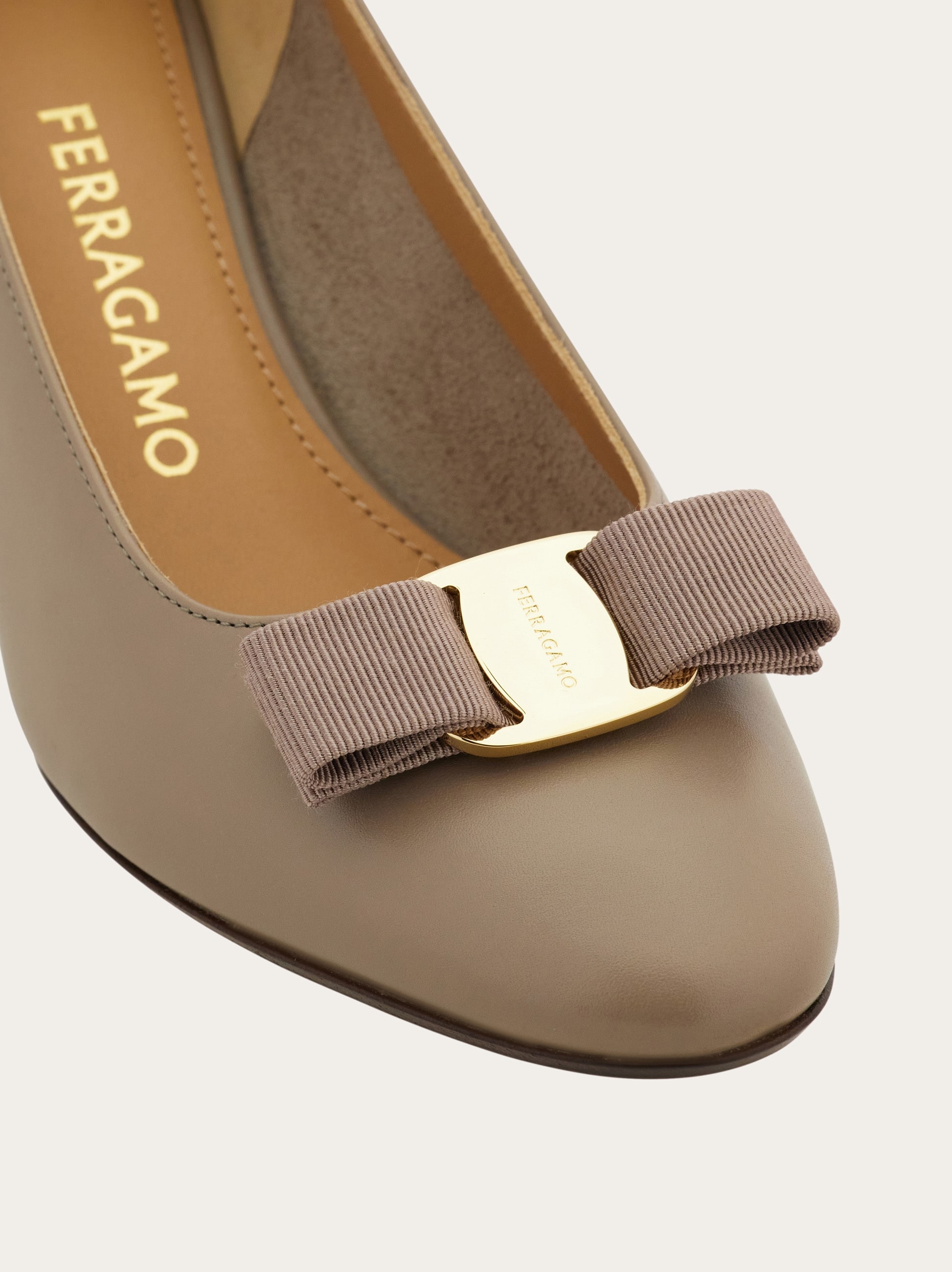 ヴァラ リボン パンプス - ウィメンズ | Ferragamo