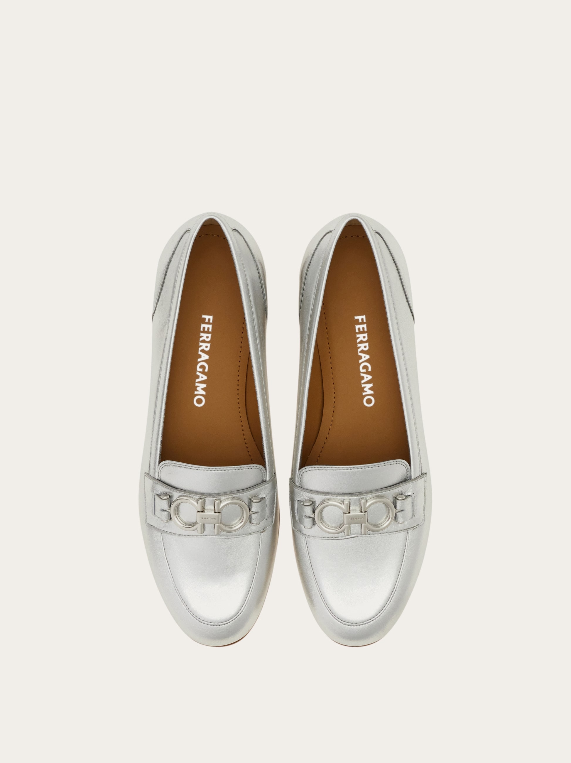 【美品レア】Ferragamo モカシン/ローファー リボン シルバー 25.5 Gancini ornament moccasin - Women | Ferragamo