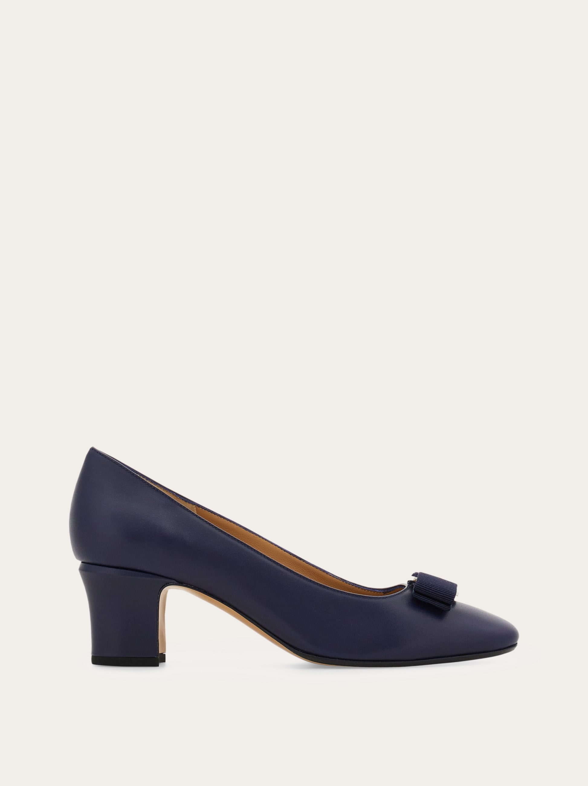 ヴァラ リボン パンプス - ウィメンズ | Ferragamo