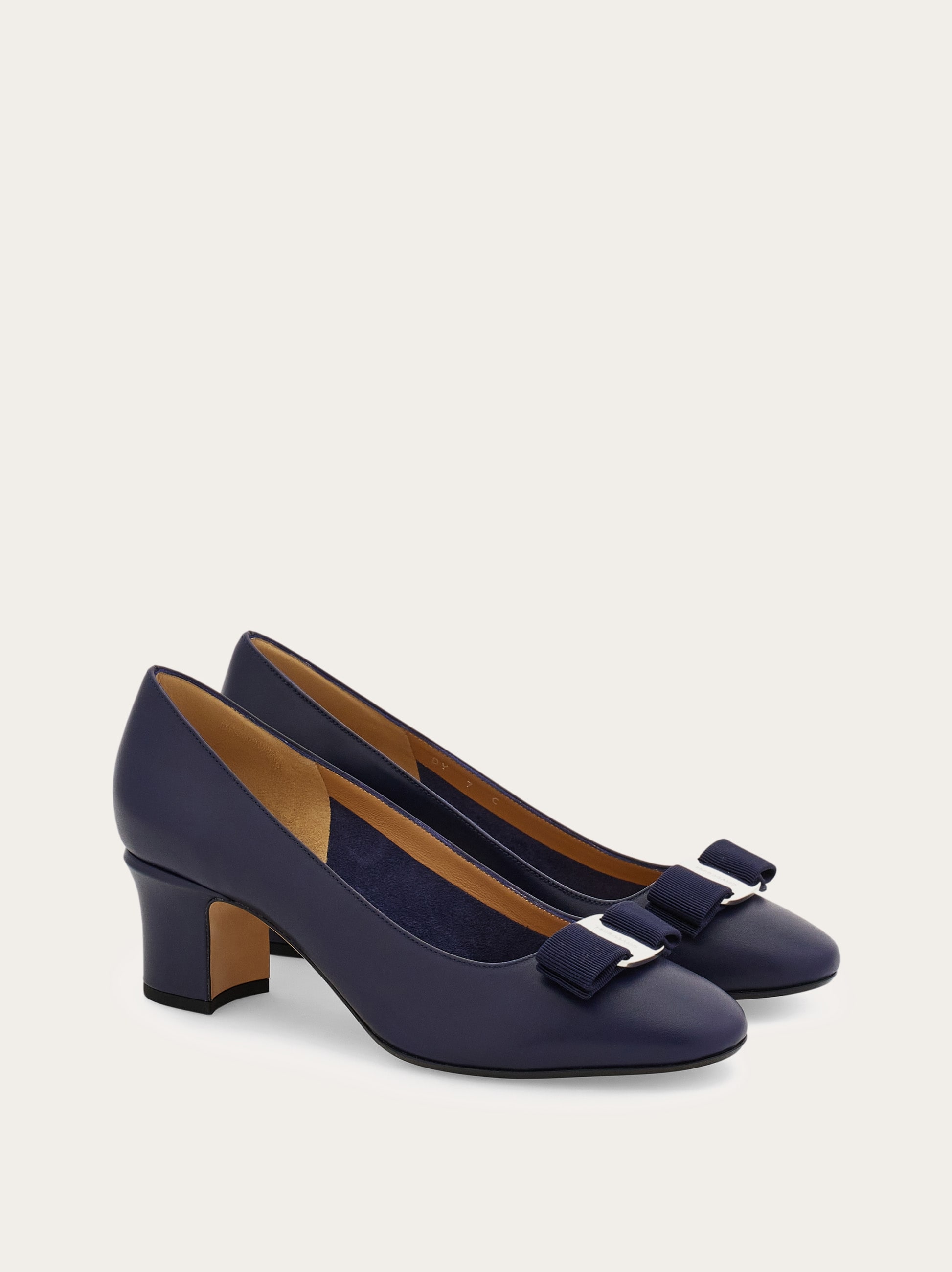 ヴァラ リボン パンプス - ウィメンズ | Ferragamo