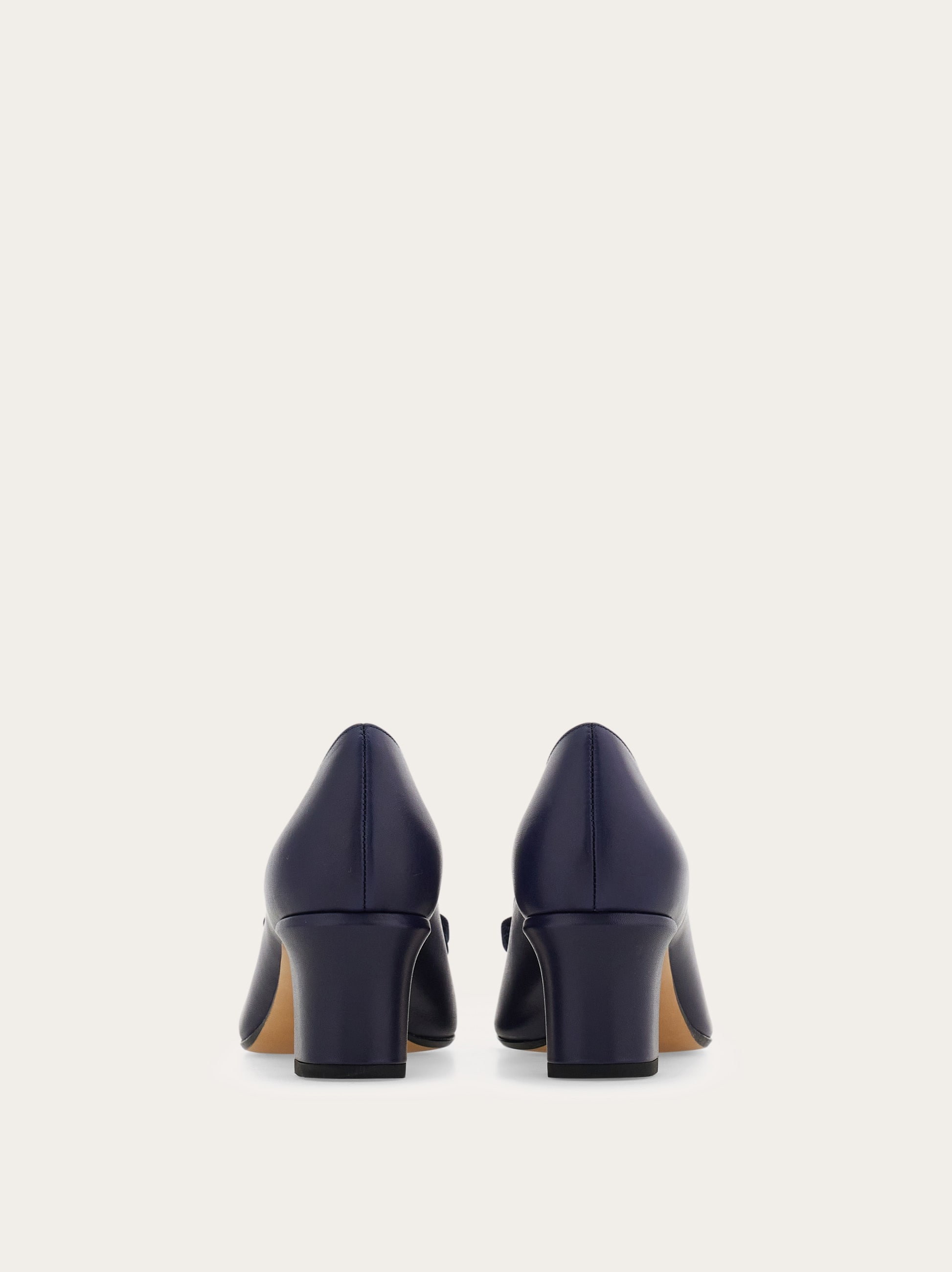 【訳あり】フェラガモ　パンプス　ヴァラ　リボン　ネイビー　5 1/2C　23cm ヴァラ リボン パンプス - ウィメンズ | Ferragamo