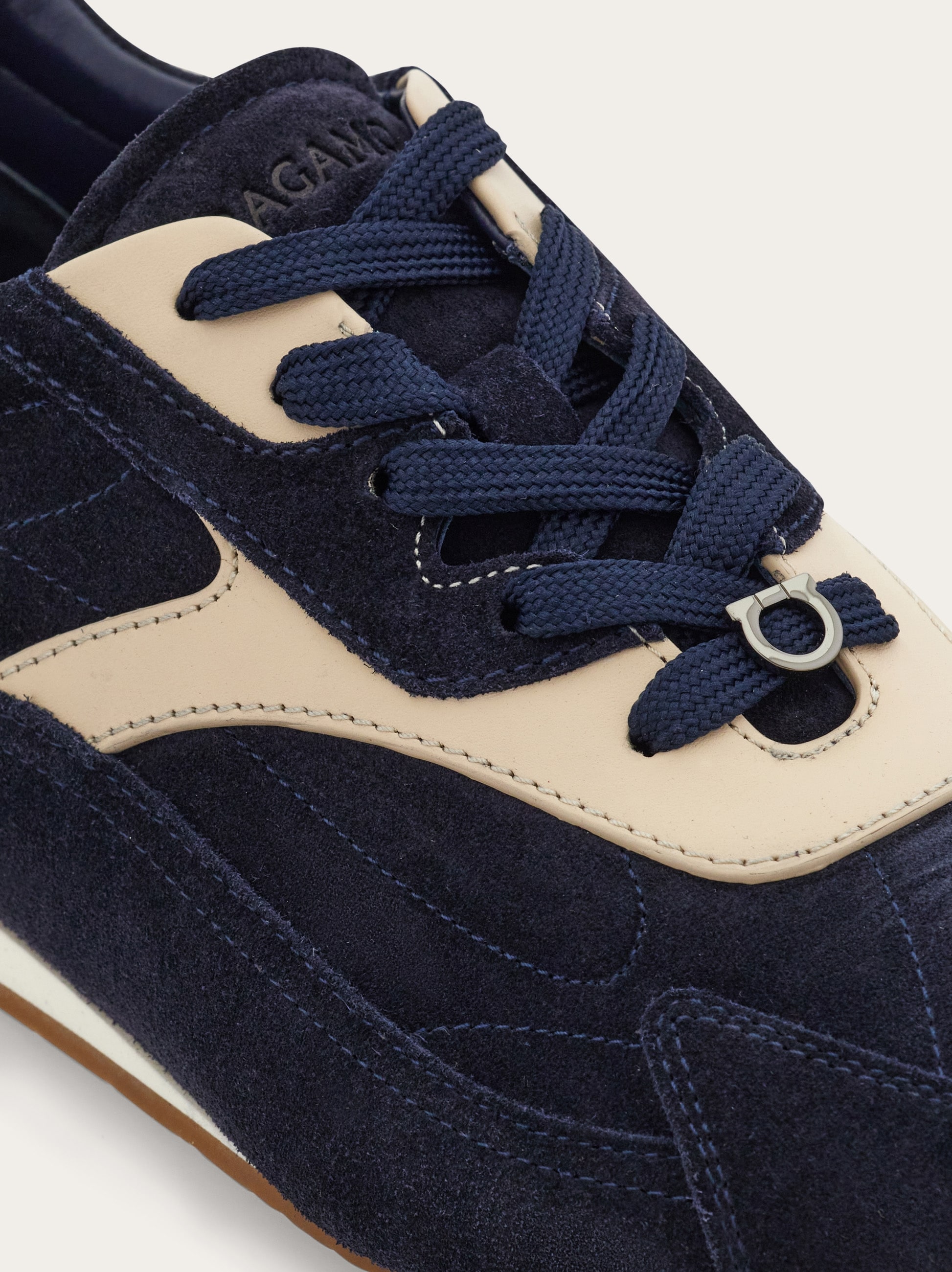 SalvatoreFerragamo フェラガモ スエードスニーカー スニーカー - メンズ | Ferragamo