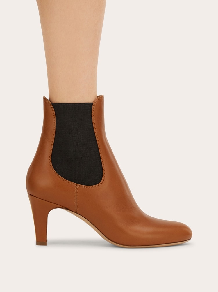 Mid heel Chelsea boot Gallery image 4