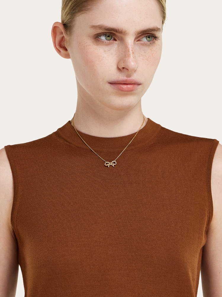 Vara bow pendant necklace Gallery image 3