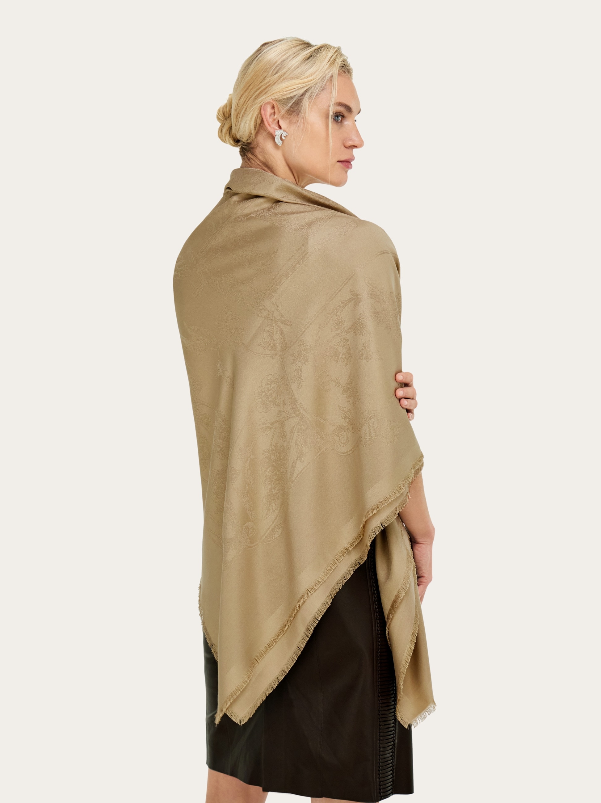 Silk jacquard shawl - Women | Ferragamo