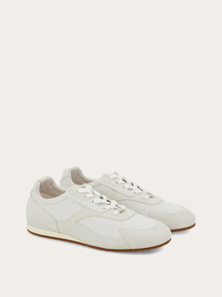 Low top sneaker Gallery image 2