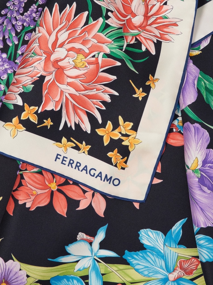 Foulard in seta stampa Primavera Gallery image 2