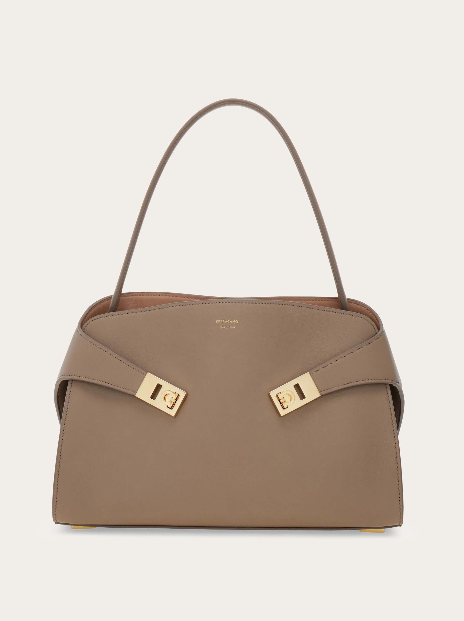 Hug ソフト バイカラー ワンショルダーバッグ(M) - ウィメンズ | Ferragamo