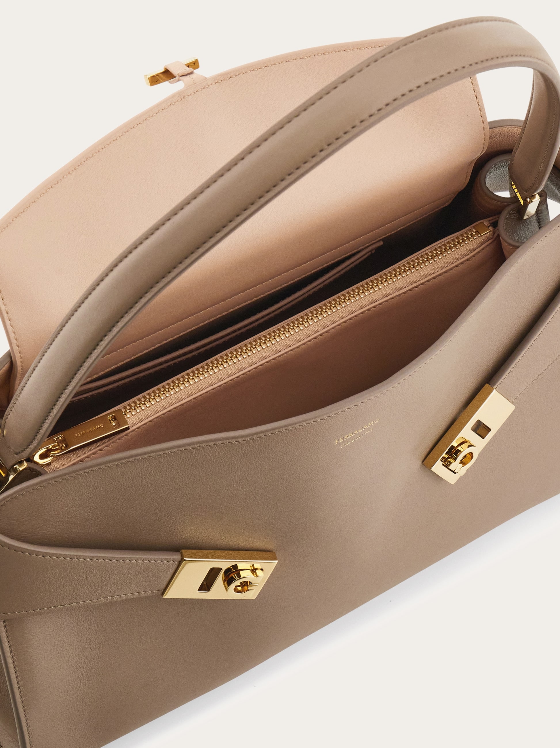 Hug soft shoulder bag (M) - Women | Ferragamo