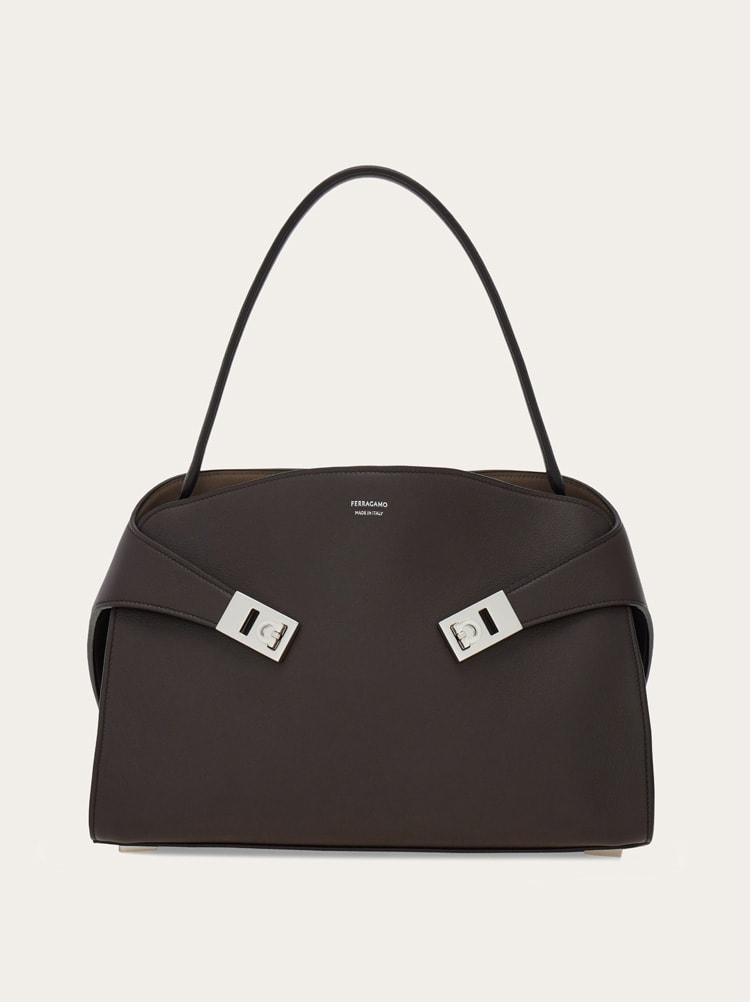 Hug soft shoulder bag (M) Gallery image 1