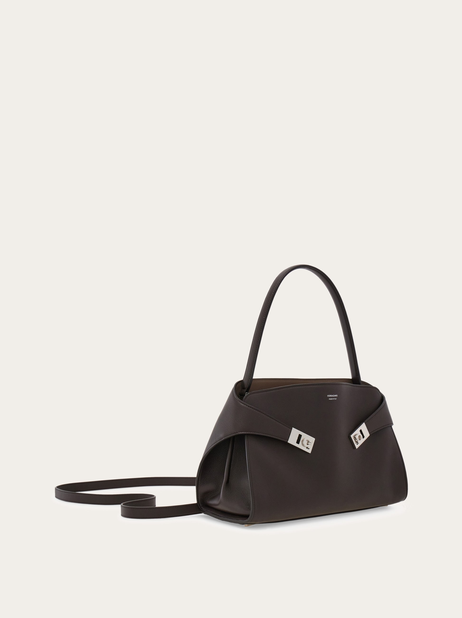 Salvatore Ferragamo ベルベット ショルダーバッグ Hug Soft shoulder bag (M) - Women | Ferragamo