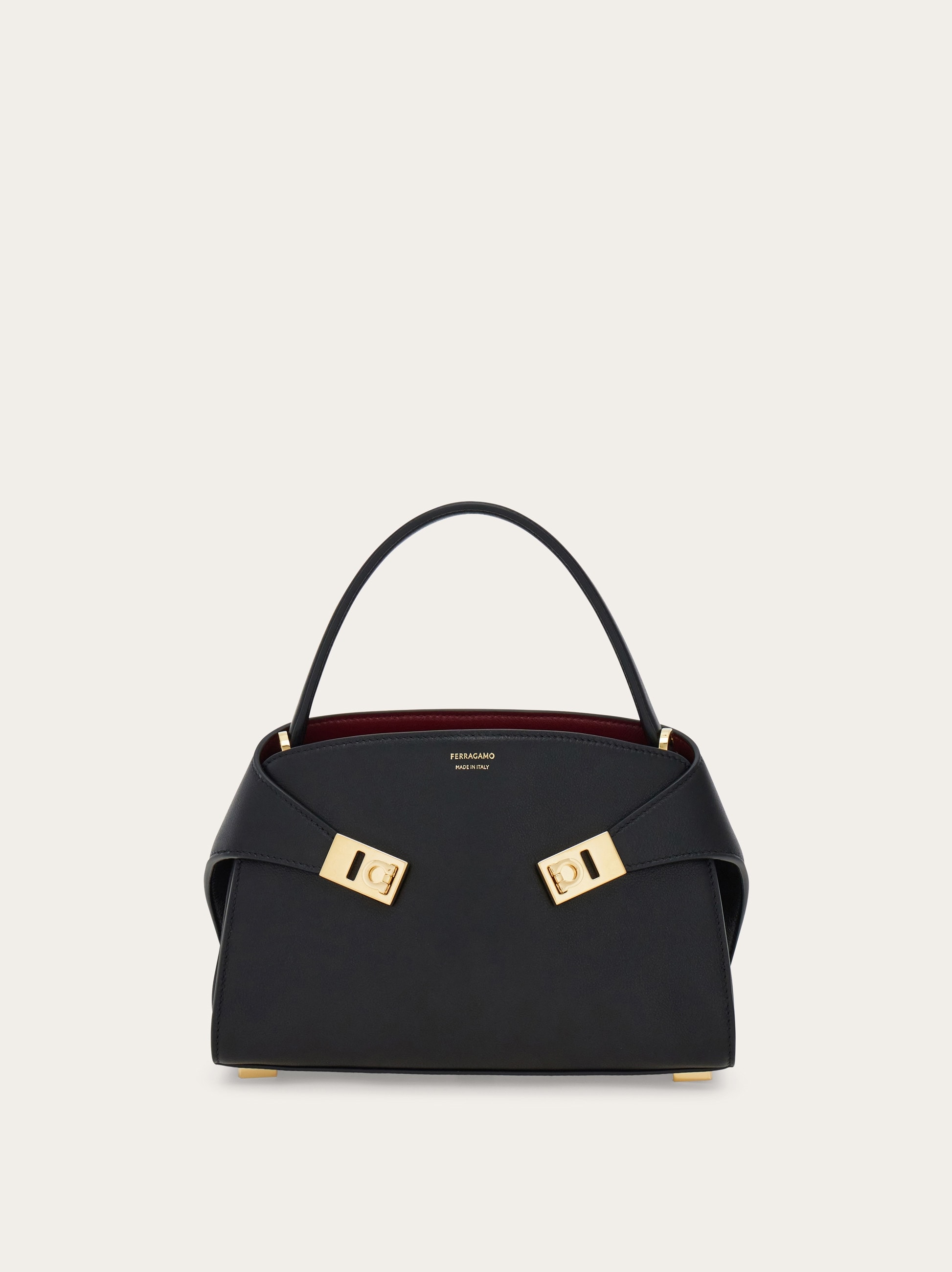 フェラガモ バッグ採寸 FERRAGAMO（フェラガモ） ハンドバッグ ショルダーバッグ ハグ XS