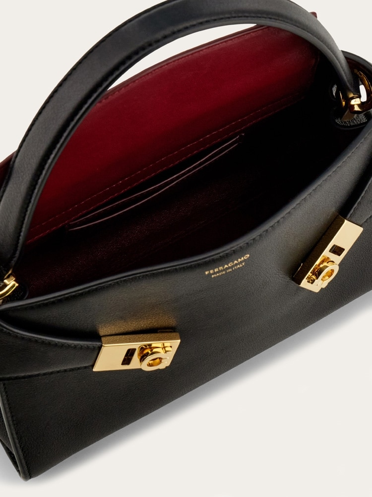 Hug soft bicolor handbag (XS) Gallery image 6