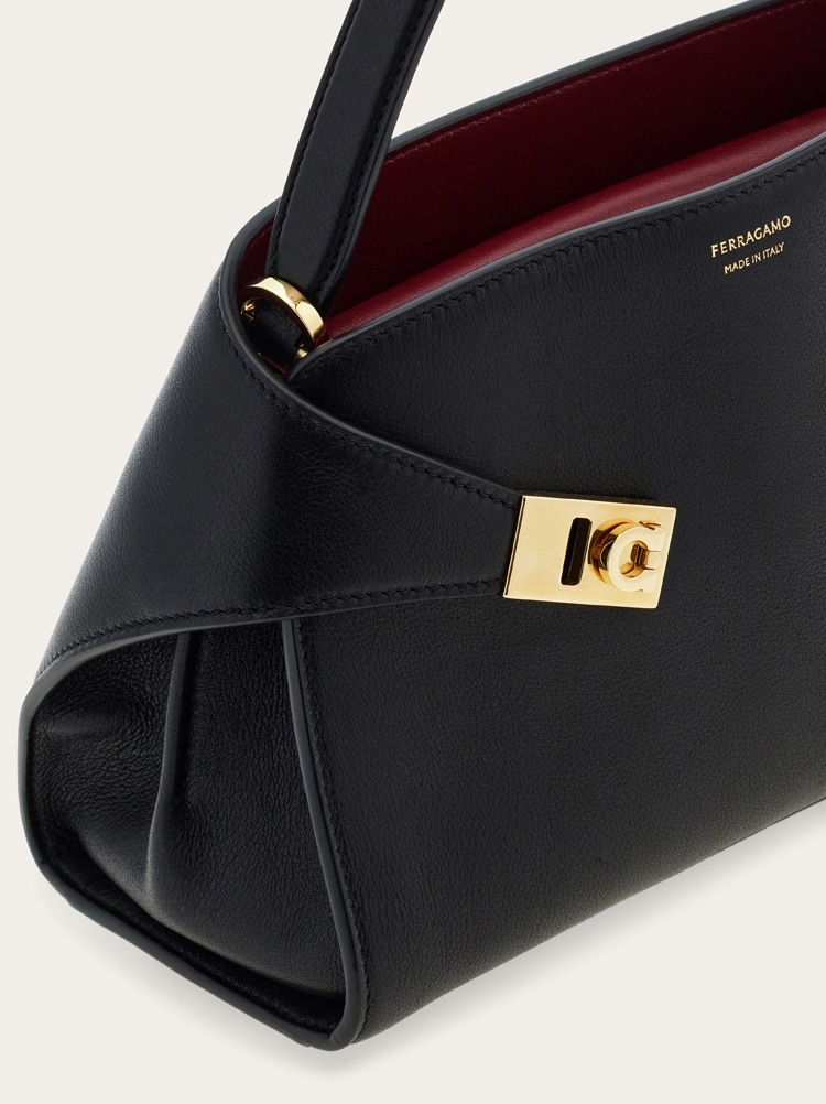 Hug soft bicolor handbag (XS) Gallery image 8