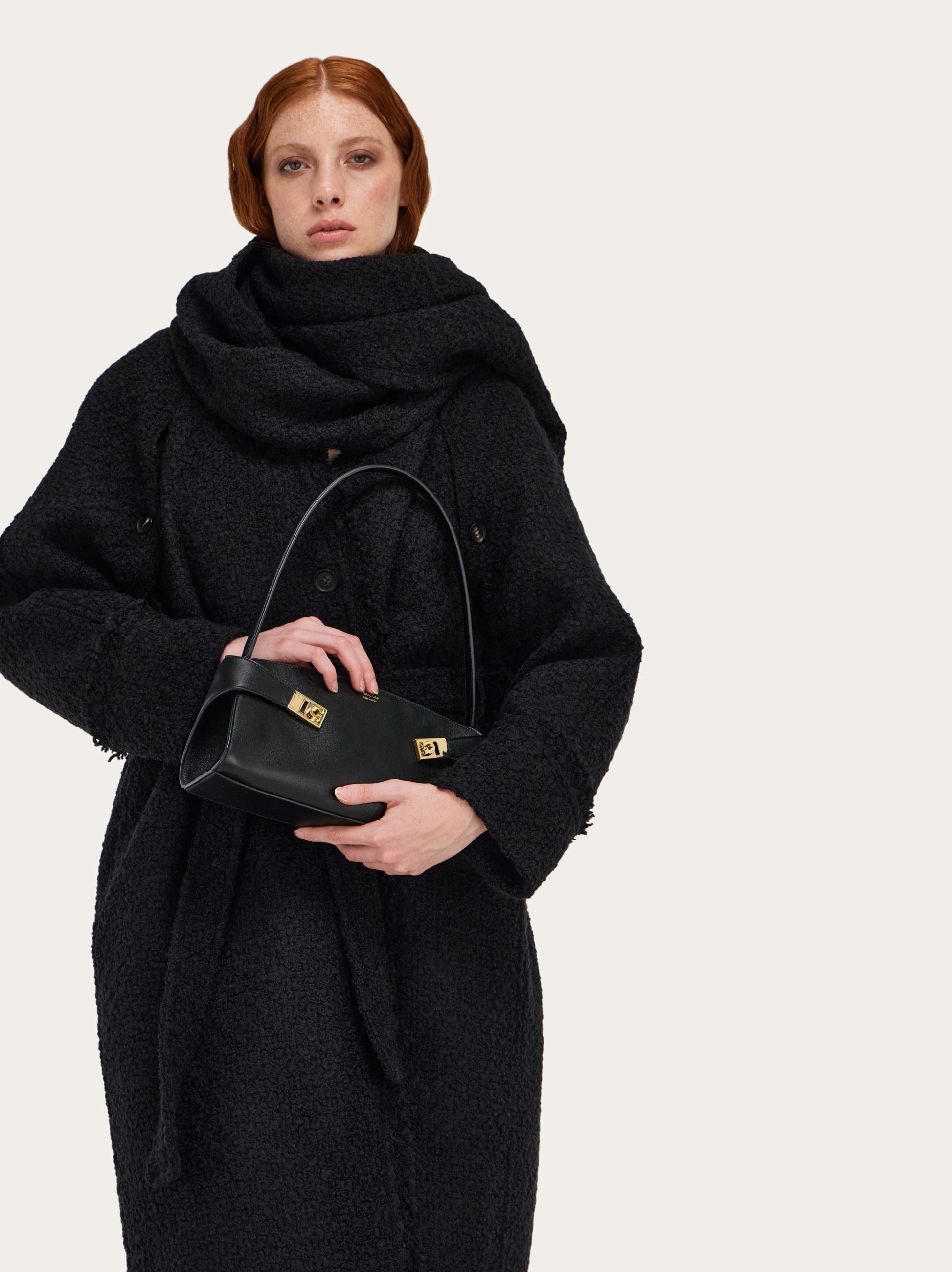 East-West Hug ショルダーバッグ - ウィメンズ | Ferragamo