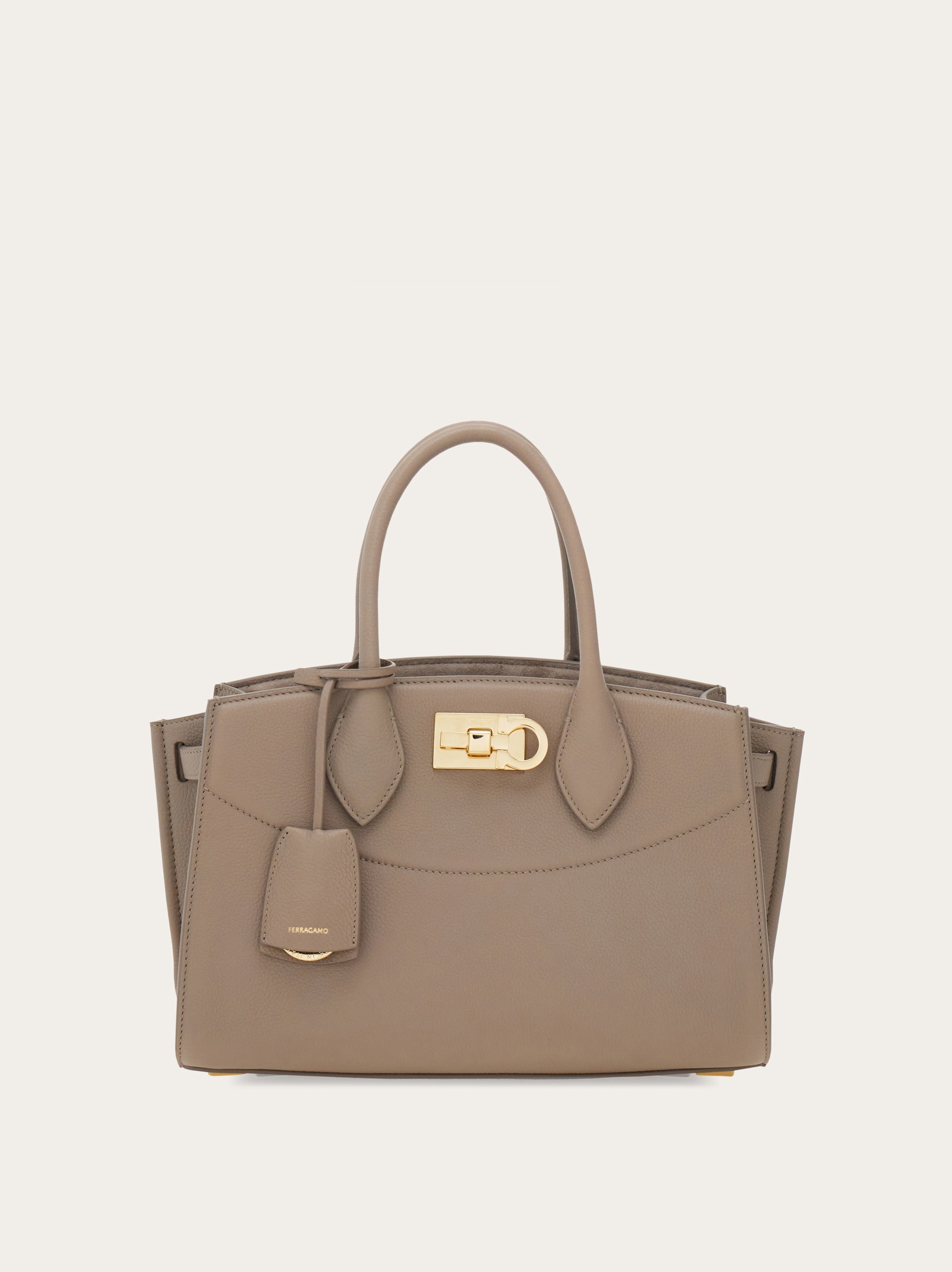 FERRAGAMO STUDIO BAG グレージュ New Ferragamo Studio Soft bag (M) - Women | Ferragamo