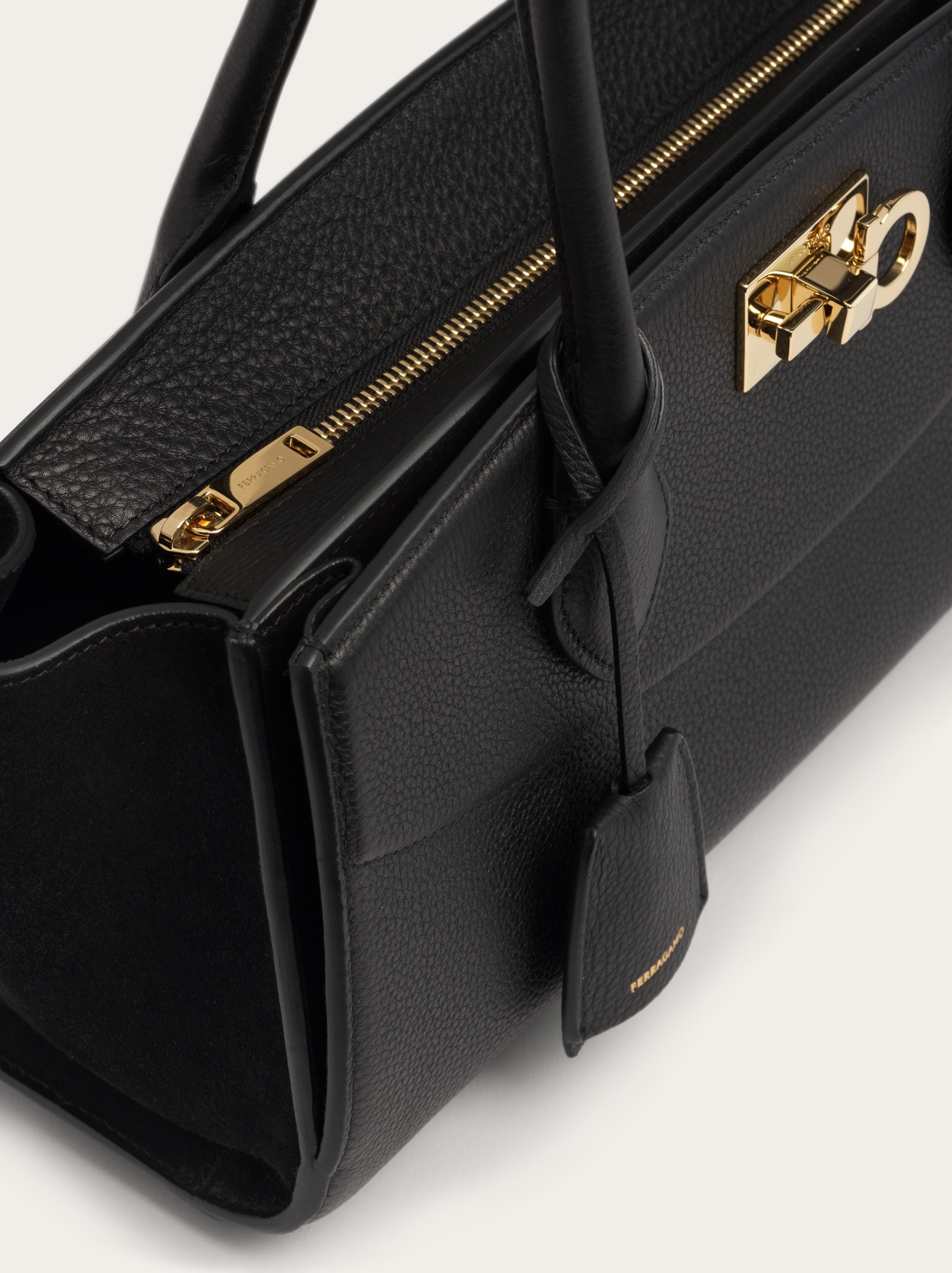 East-West New Ferragamo Studio Soft bag (M) - ウィメンズ | Ferragamo