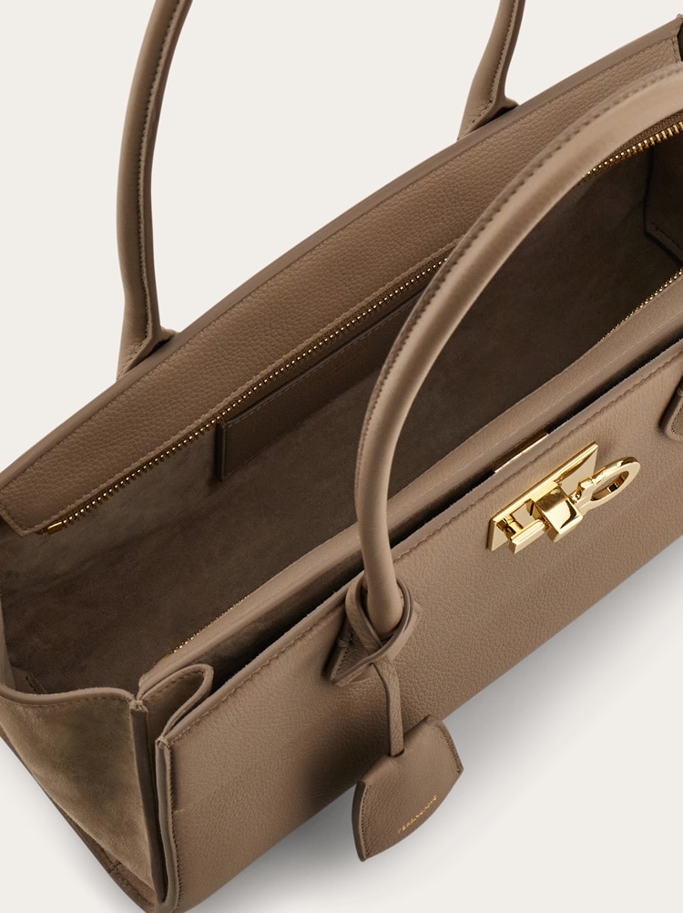 New Ferragamo Studio Soft bag East West (M) Gallery image 5