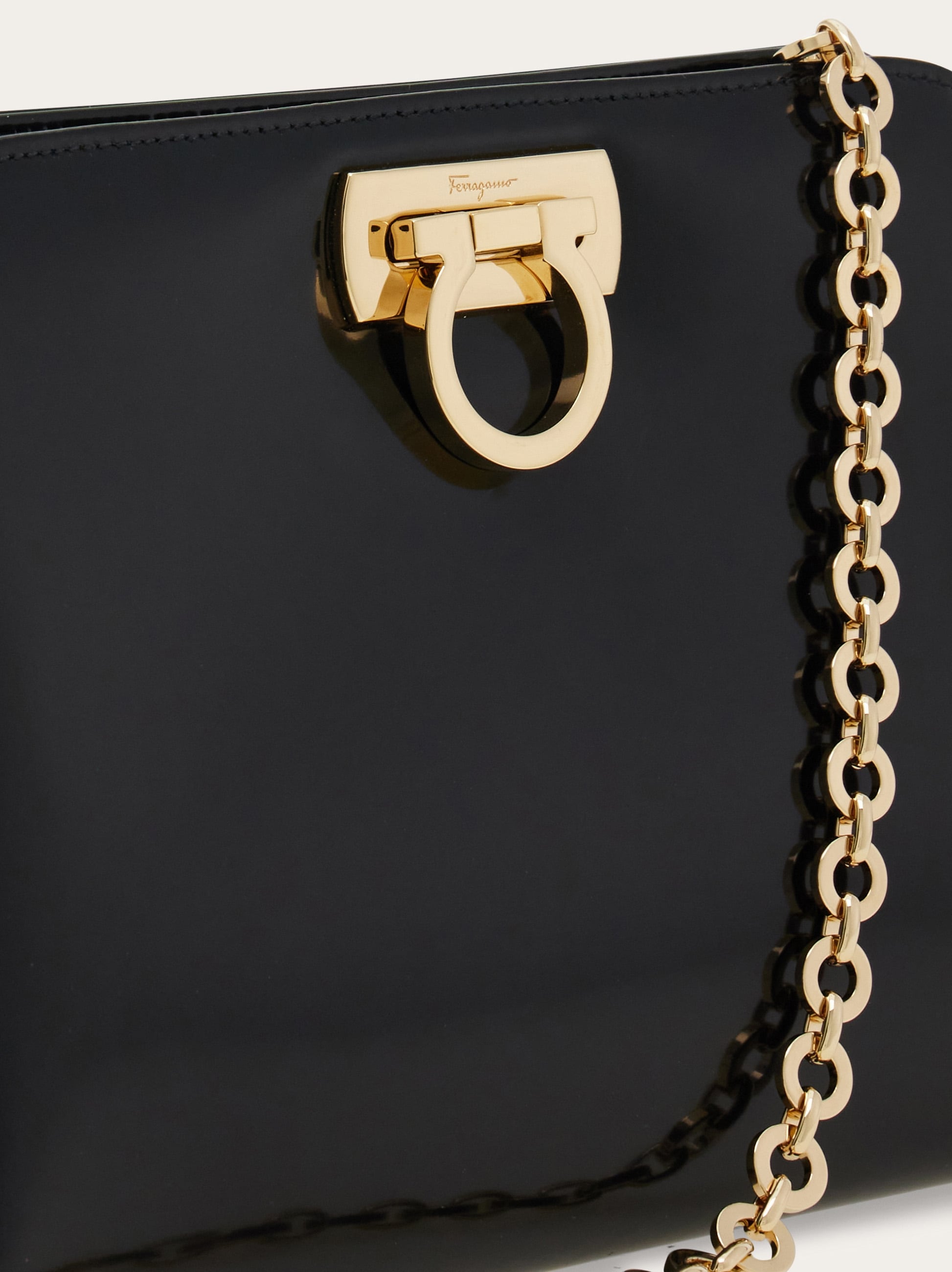 Salvatore Ferragamo ゴールド クラッチバッグ Diana clutch - Women | Ferragamo