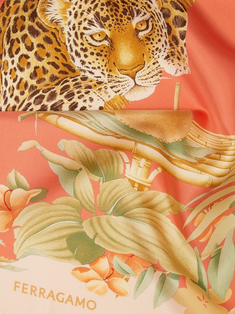 Foulard en soie imprimé Jungle Gallery image 2
