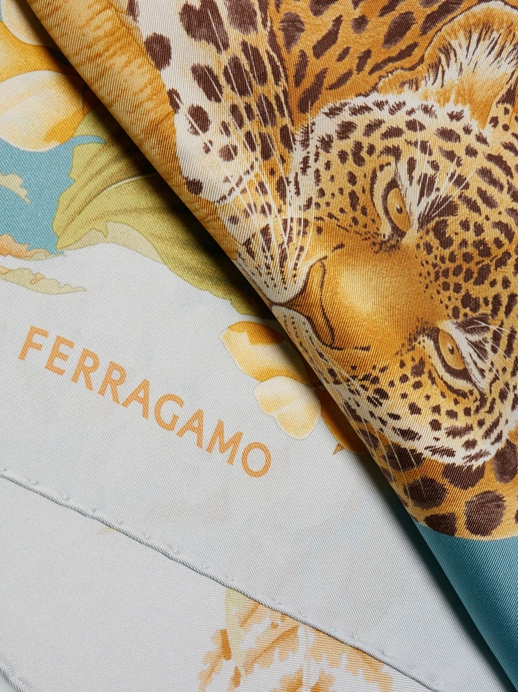 Foulard en soie imprimé Jungle Gallery image 2
