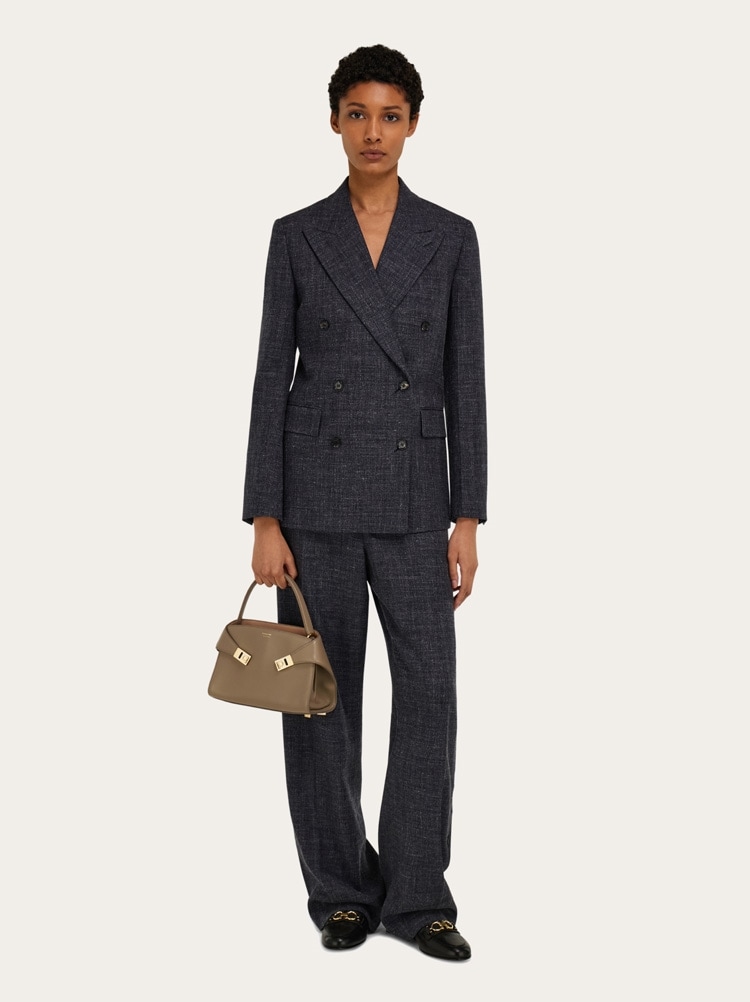 Hug soft bicolor handbag (XS) Gallery image 2