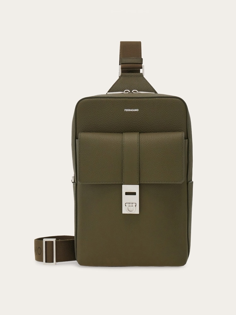 Hug バックル スリングバッグ Gallery image 1