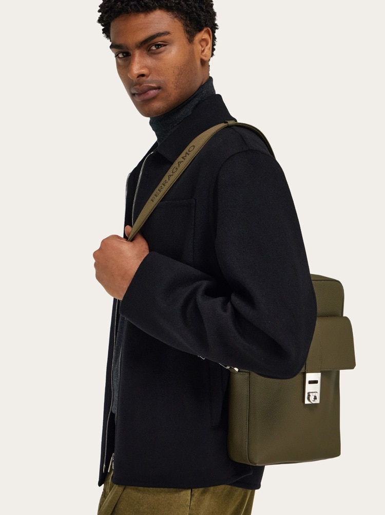 Hug バックル スリングバッグ Gallery image 3