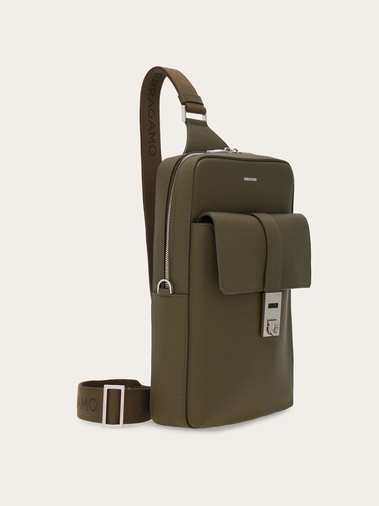 Hug バックル スリングバッグ Gallery image 4