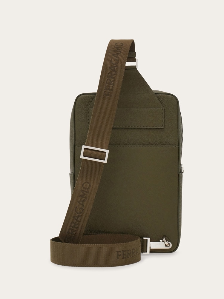 Hug バックル スリングバッグ Gallery image 5