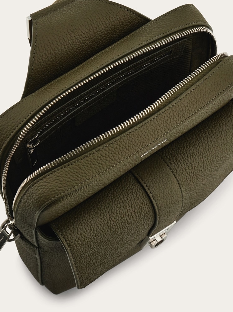 Hug バックル スリングバッグ Gallery image 6