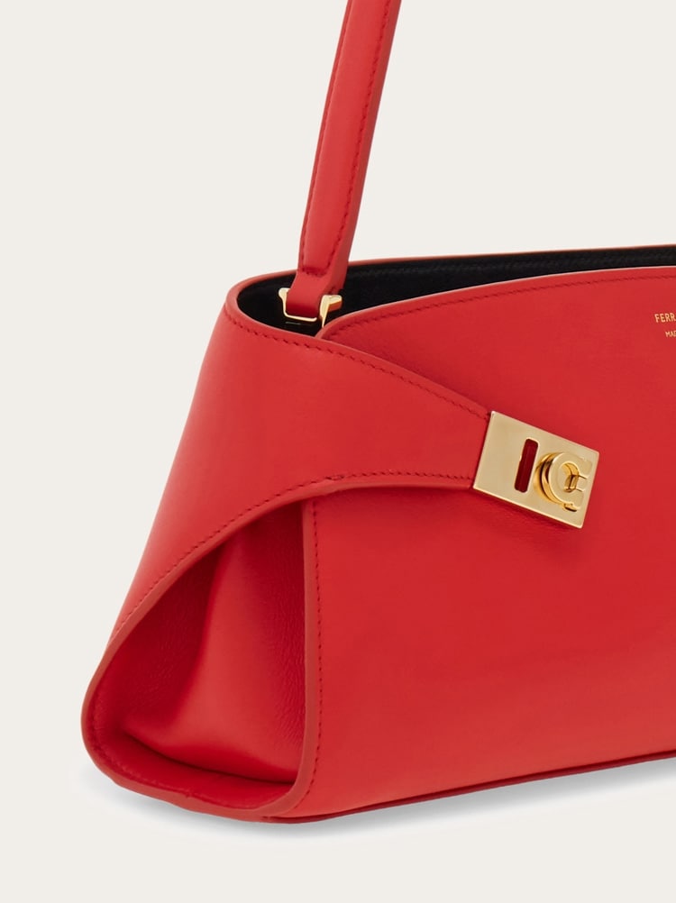 Hug East-West shoulder bag Gallery image 6