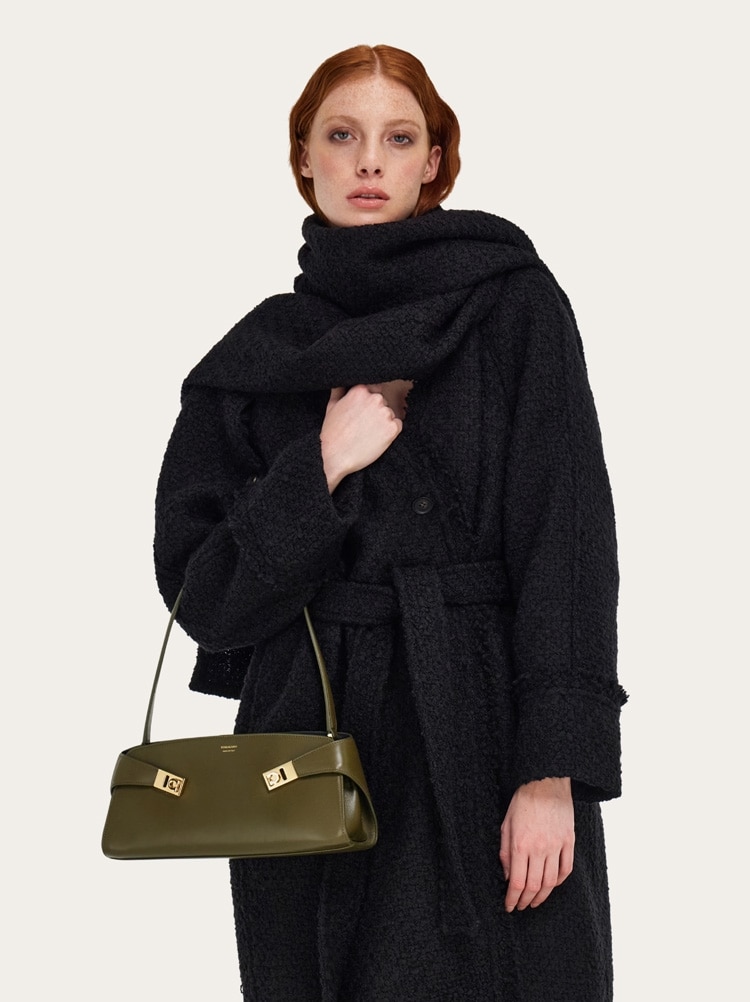 East-West Hug ショルダーバッグ Gallery image 6