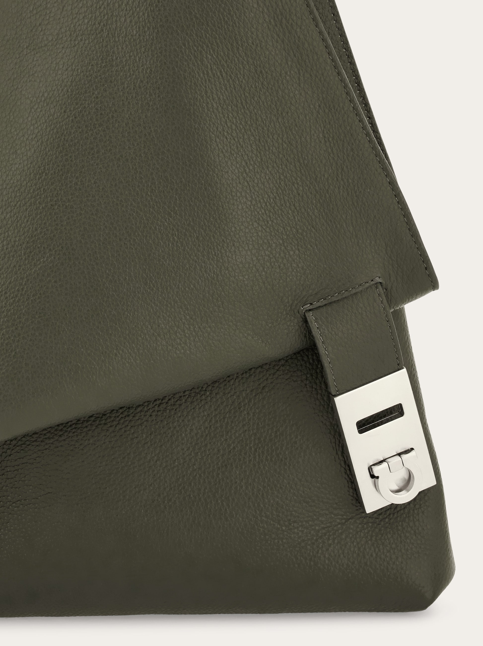 ショルダーバッグ - メンズ | Ferragamo ショルダーバッグ - メンズ | Ferragamo
