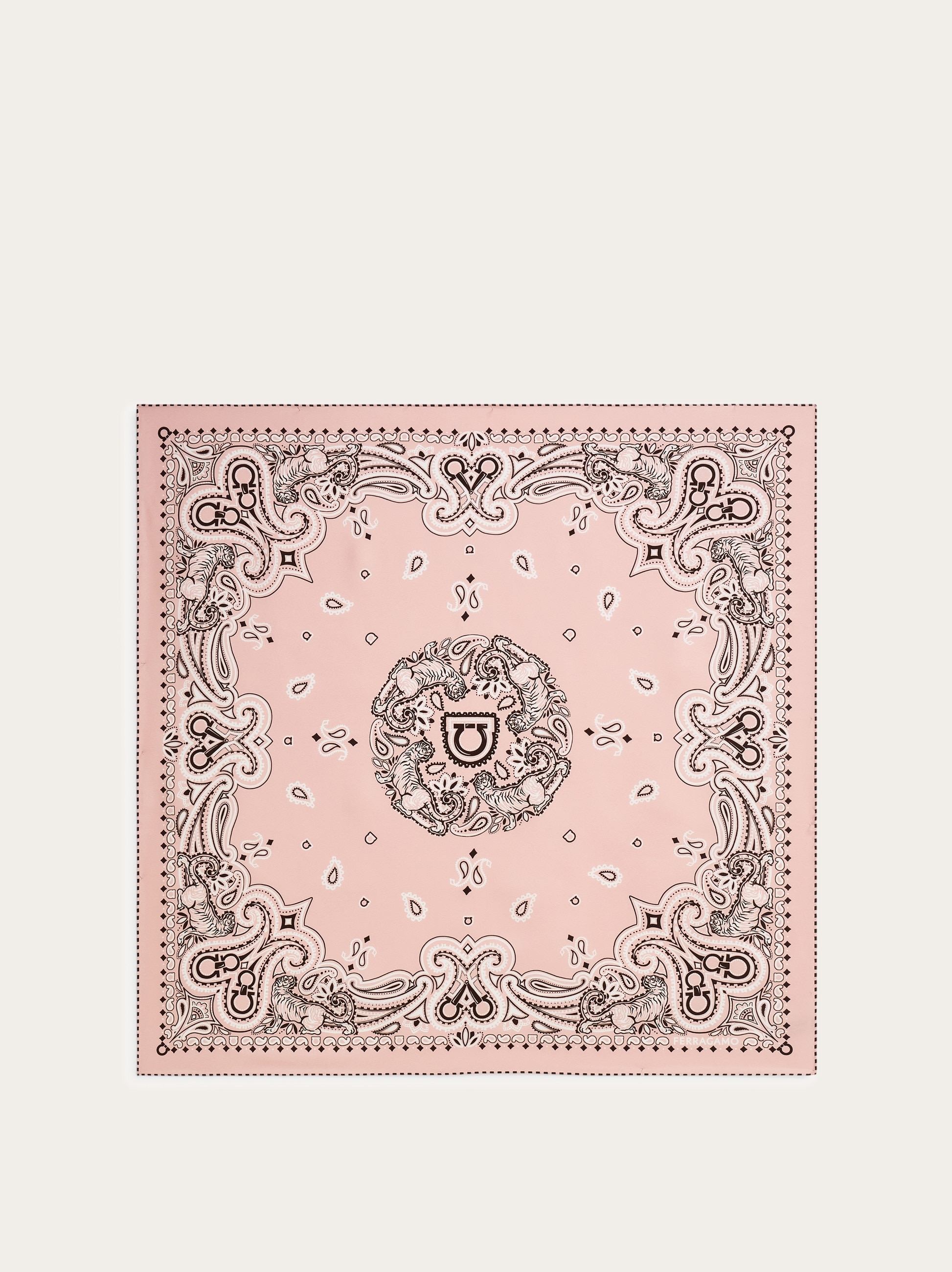 r*n様 Salvatore Ferragamo シルク スカーフ ピンク系 Arabesque print silk scarf - Women | Ferragamo