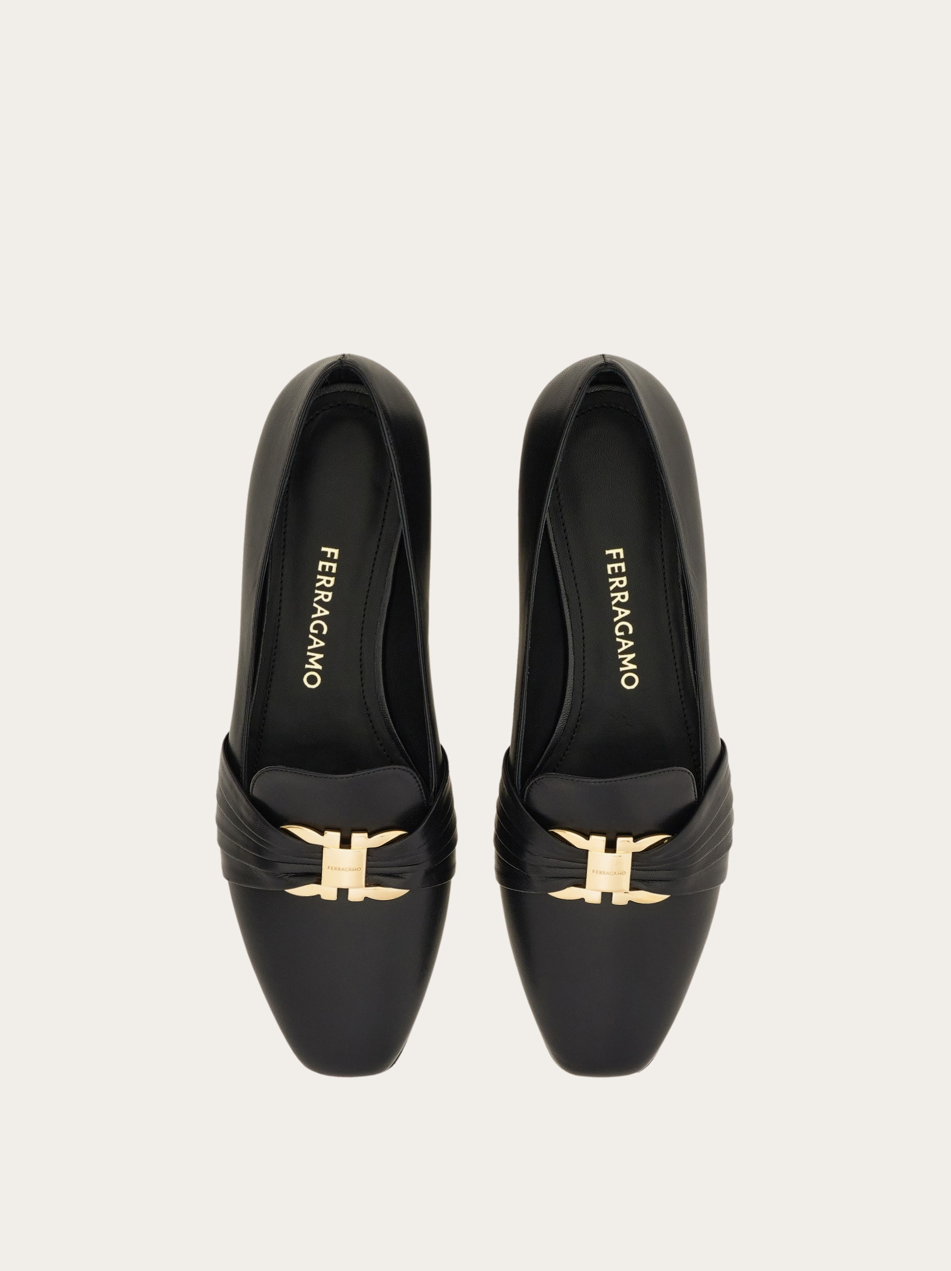 【Salvatore Ferragamo】デザインキャミソール Gancini ornament loafer - Women | Ferragamo
