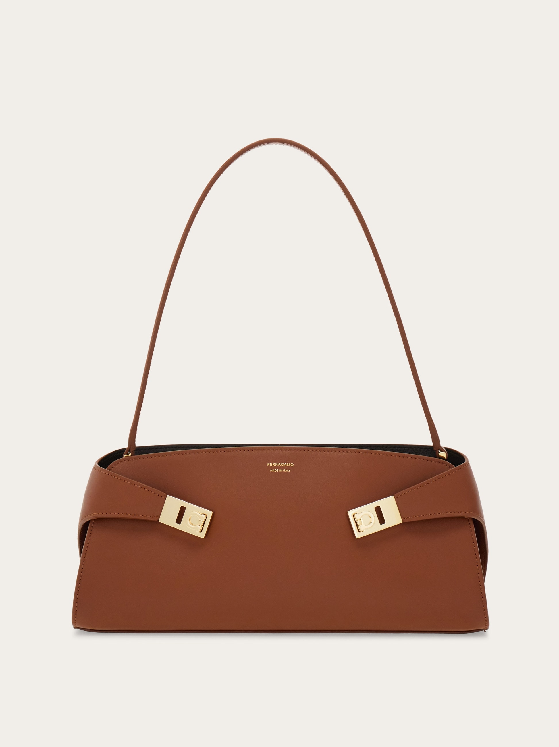 East-West Hug ショルダーバッグ - ウィメンズ | Ferragamo