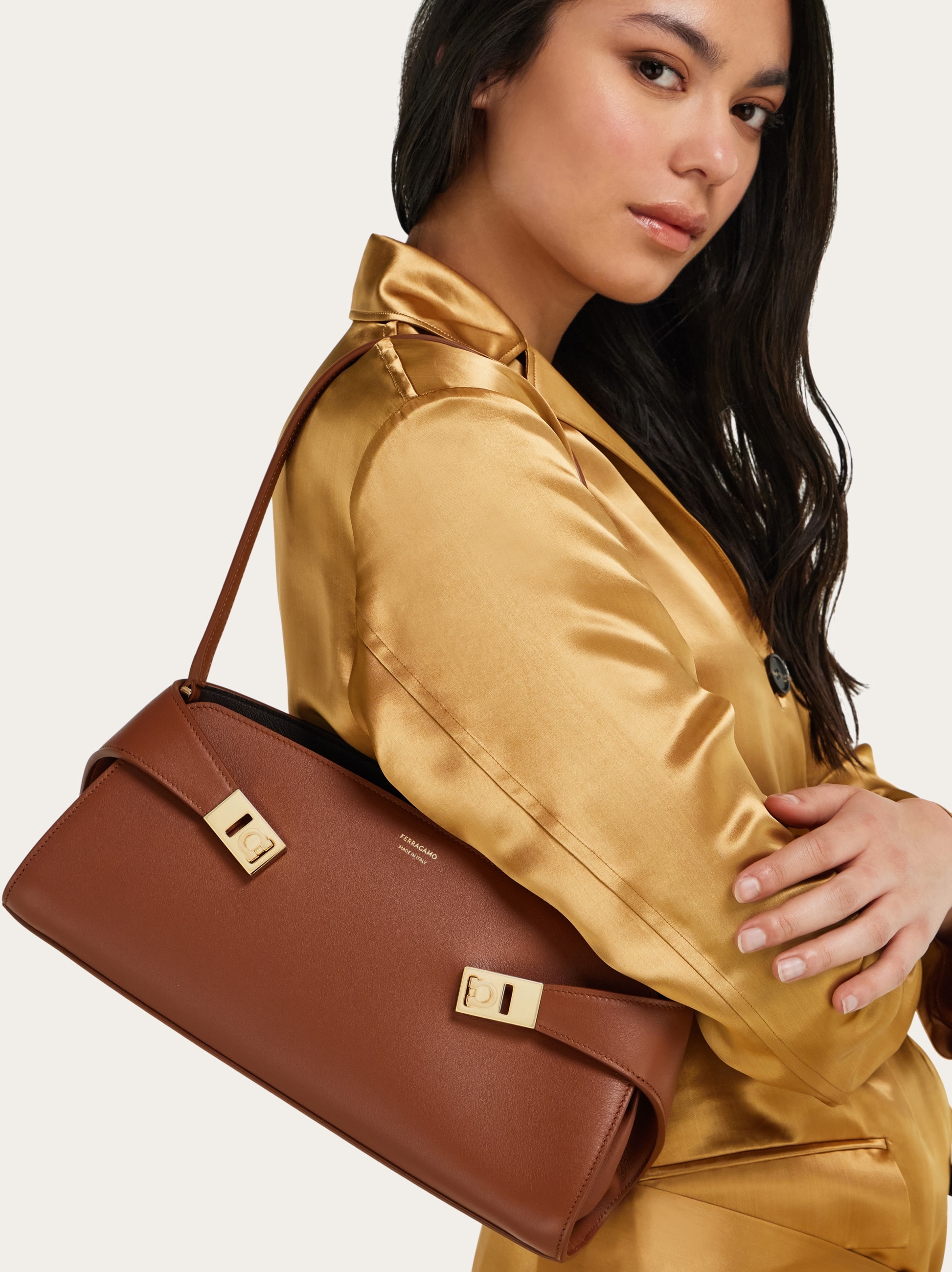 Hug East-West shoulder bag - Women | Ferragamo