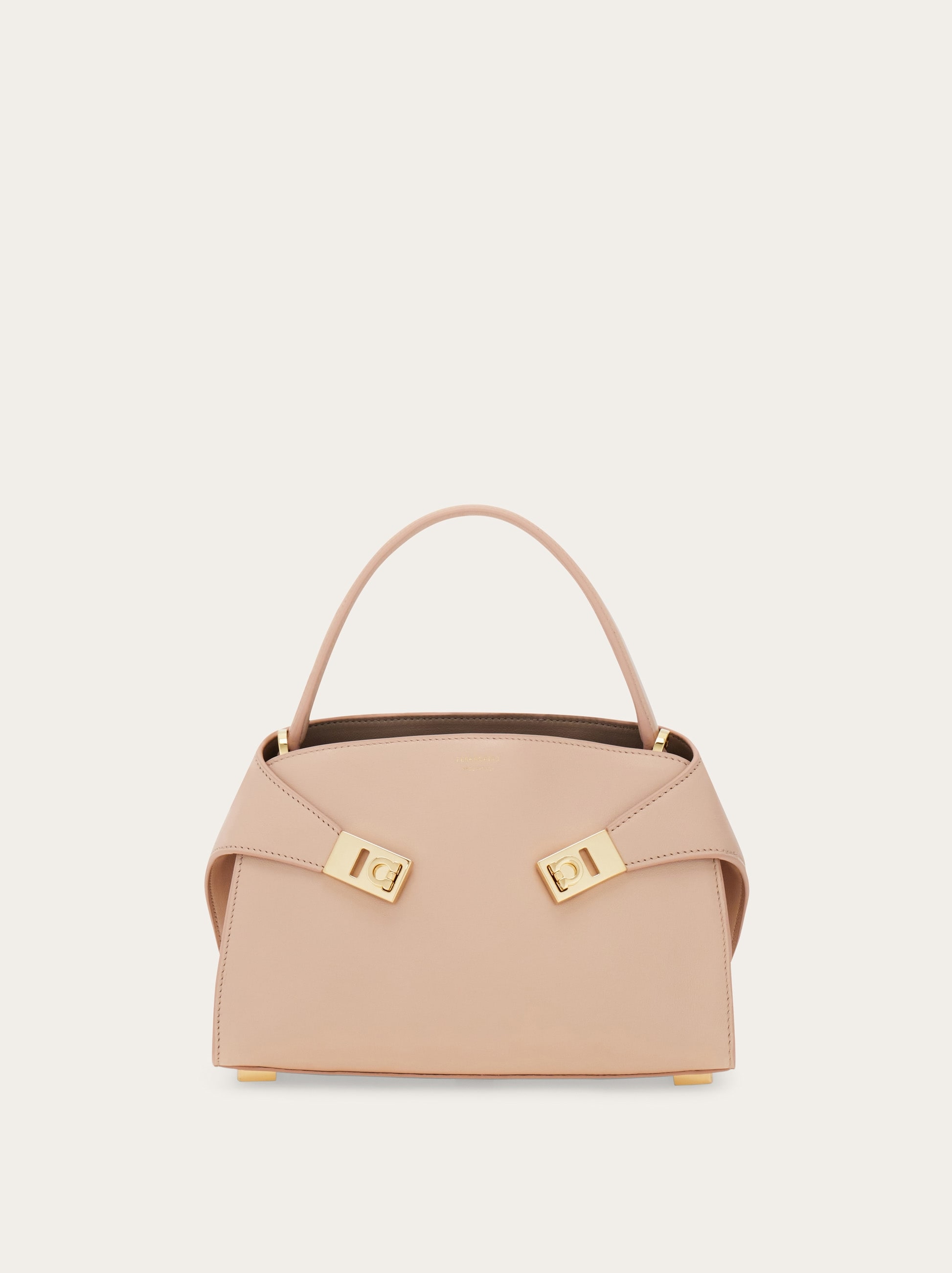 くー Hug ソフト バイカラーハンドバッグ(XS) - ウィメンズ | Ferragamo