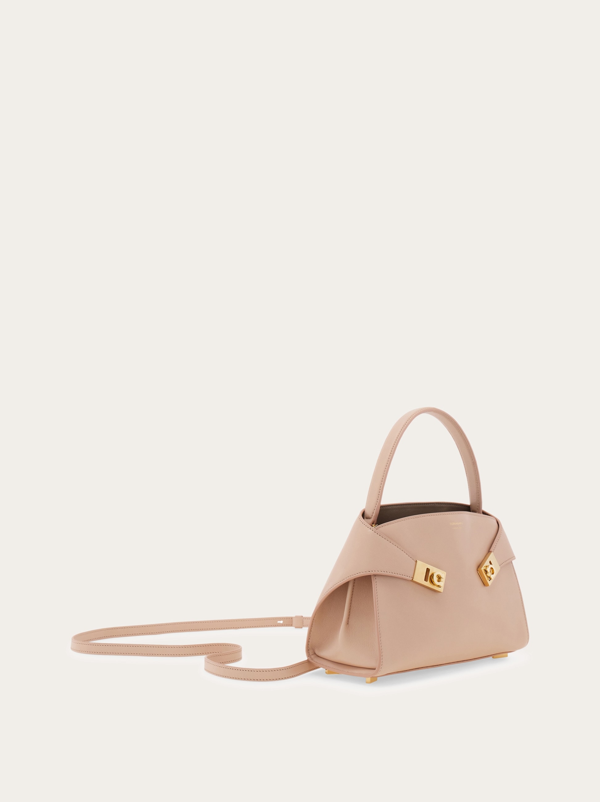 Hug ソフト バイカラーハンドバッグ(XS) - ウィメンズ | Ferragamo