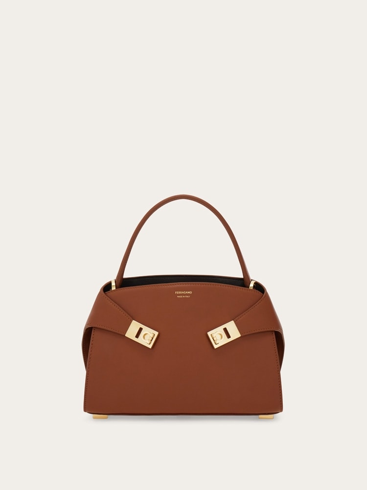 Hug soft bicolor handbag (XS) Gallery image 1