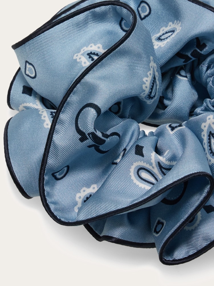 Arabesque print silk scrunchie Gallery image 2