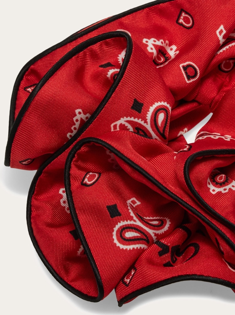 Arabesque print silk scrunchie Gallery image 2
