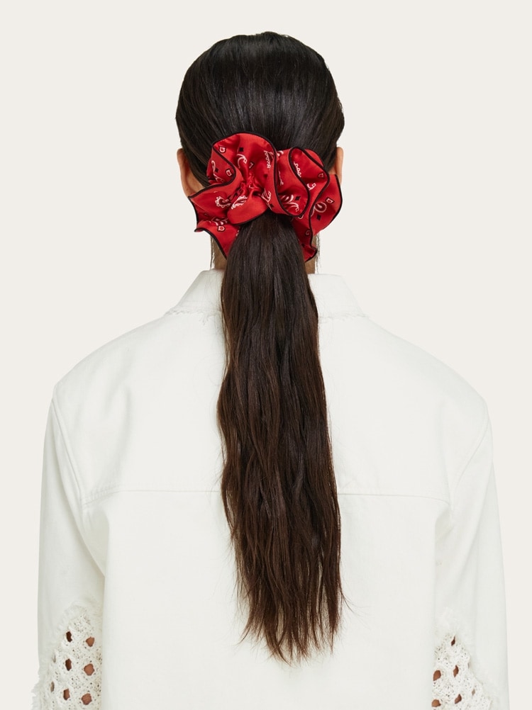 Arabesque print silk scrunchie Gallery image 3