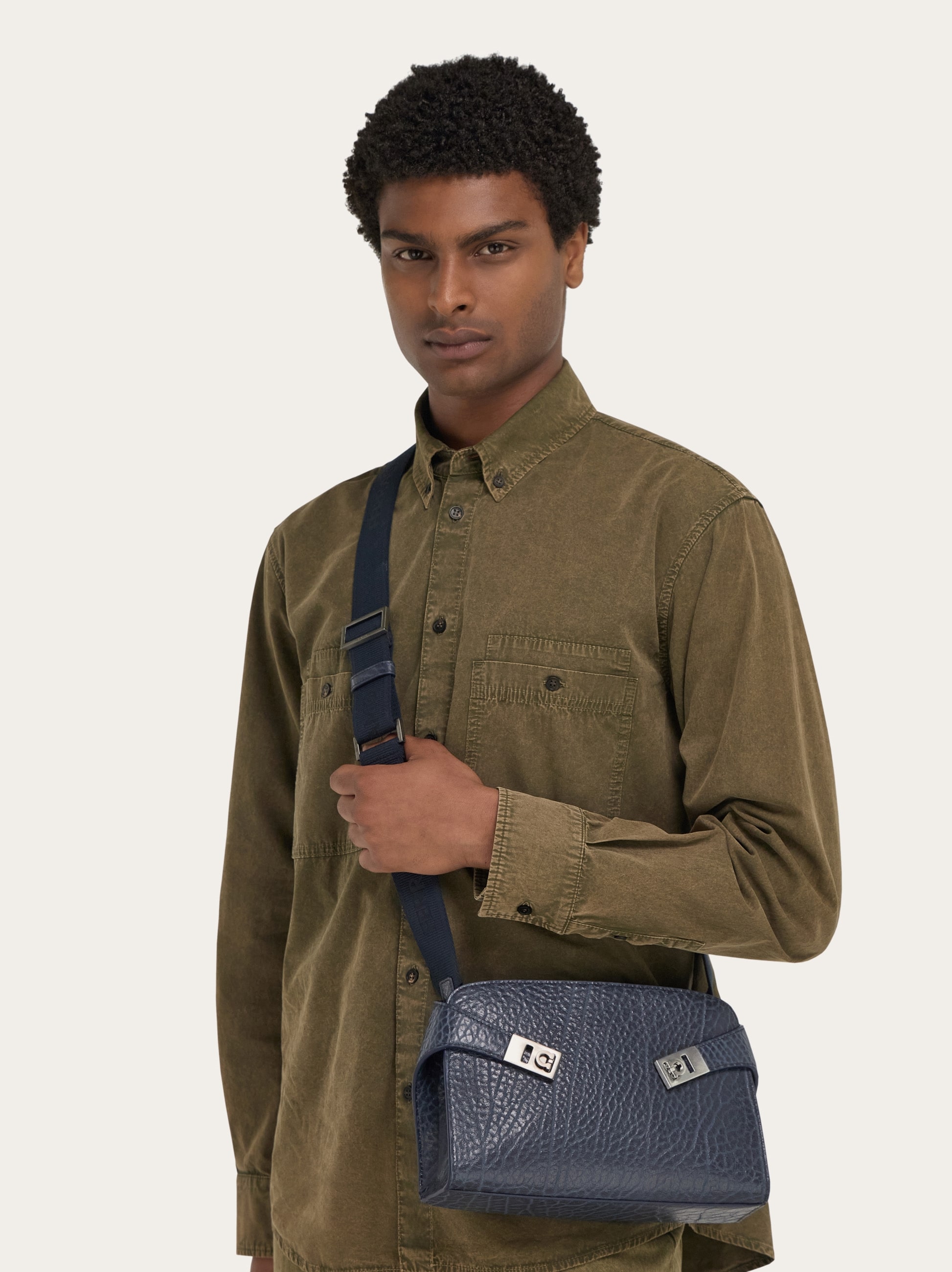 Hug ショルダーバッグ - メンズ | Ferragamo