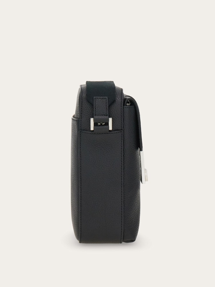 Hug buckle cross body bag Gallery image 4