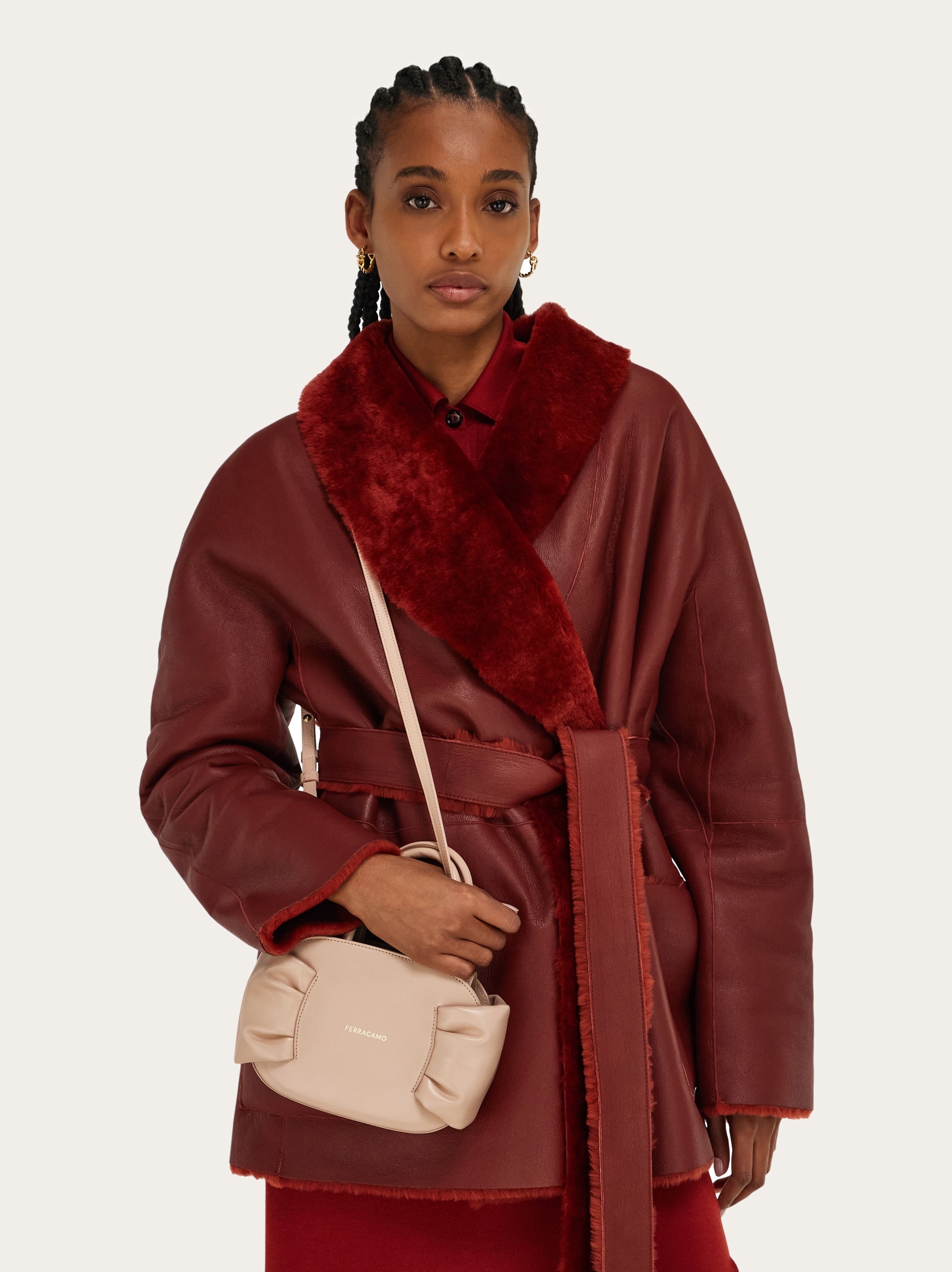 フェラガモ レザー ハンドバッグ 赤 ヴァラ リボン レディース リボン ミニバッグ - ウィメンズ | Ferragamo