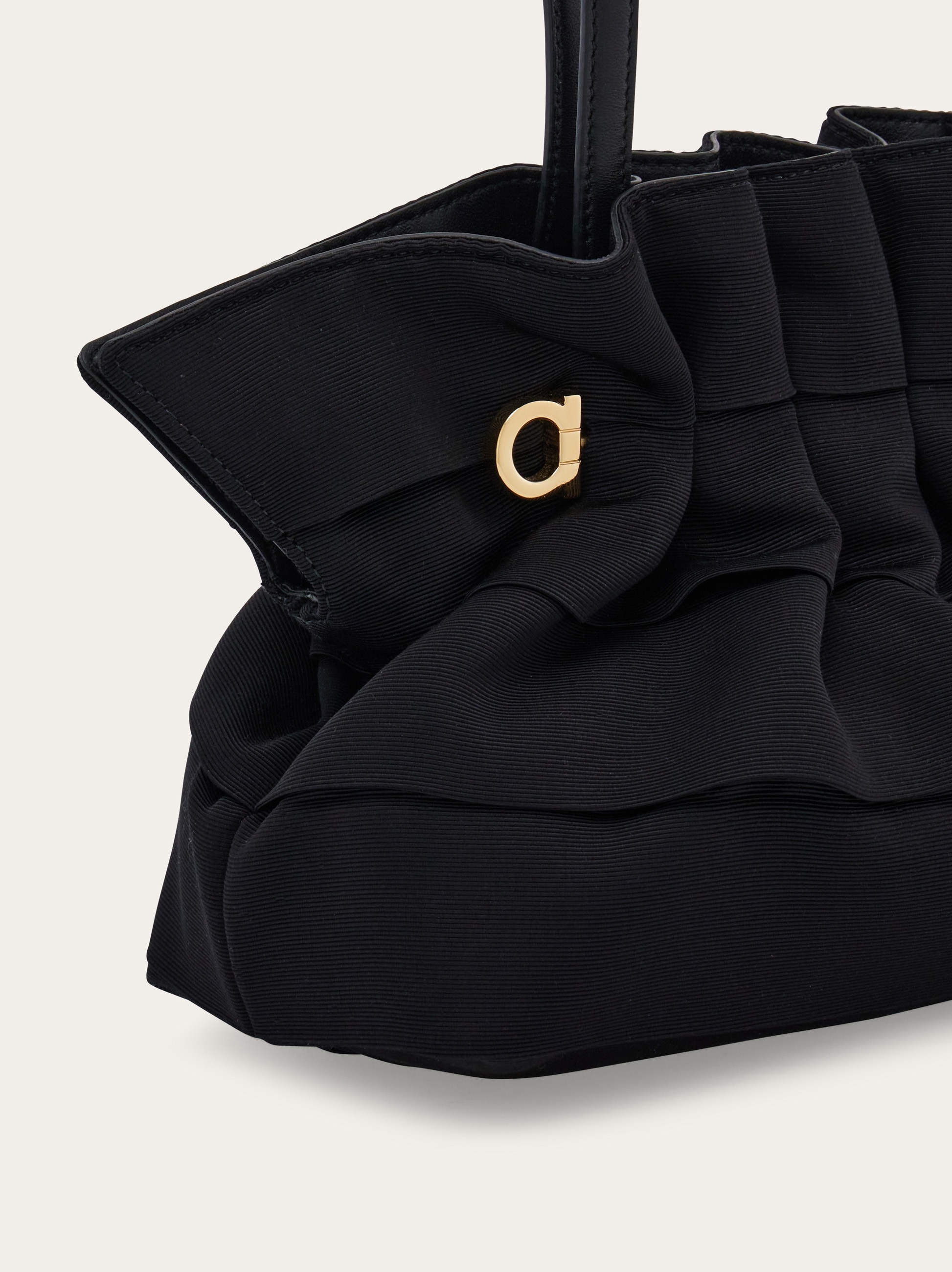フェラガモ ソフトバッグ(S) - ウィメンズ | Ferragamo