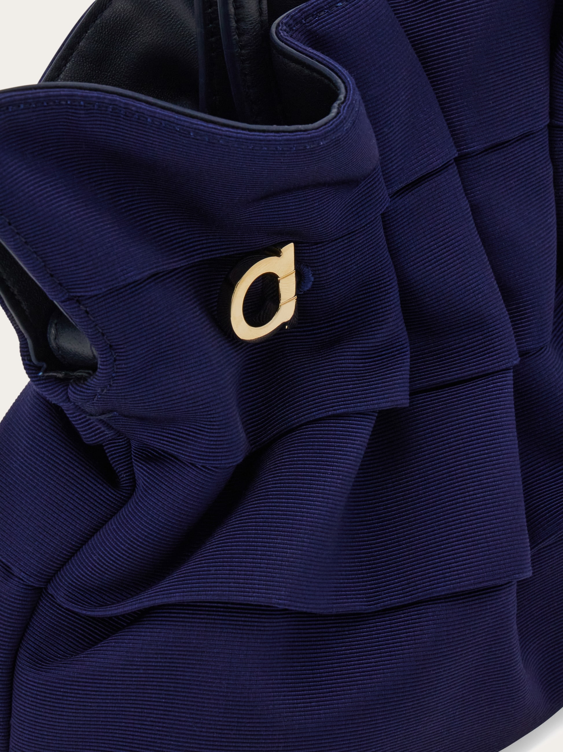 フェラガモ ソフトバッグ(S) - ウィメンズ | Ferragamo