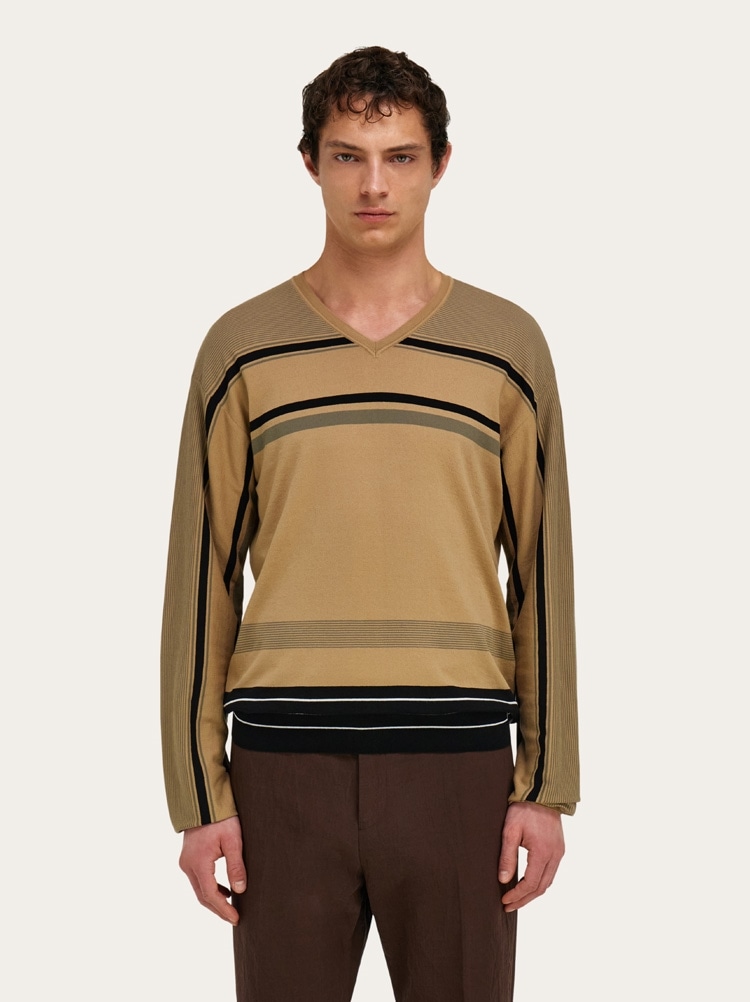 V-neck sweater Gallery image 2